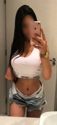 Seksi Kıvrımlara Sahip Ela