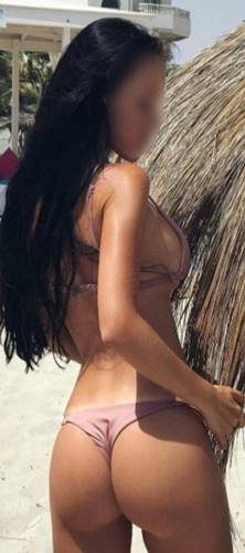 Seksi Kıvrımlara Sahip Ela